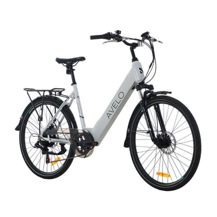 AVELO-Paris-2023-bast-i-test-elcykel-dam.