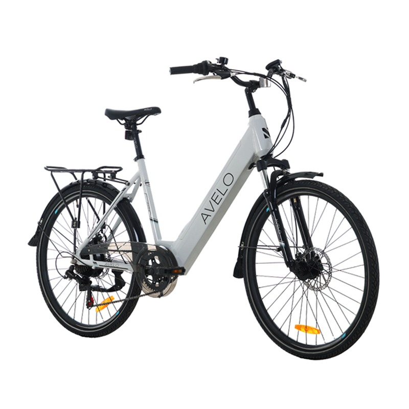 AVELO-Paris-2023-bast-i-test-elcykel-dam.