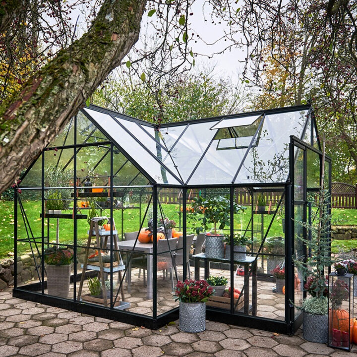 Orangeri-Garden-Room-129-kvm-Svart-bast-i-test-vaxthus.jpg